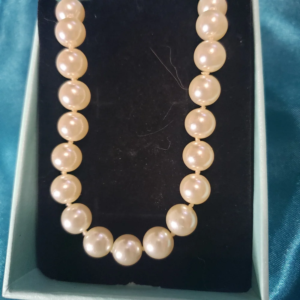 Genuine Mallorca Pearl Necklace 8mm - Picture 3 of 5